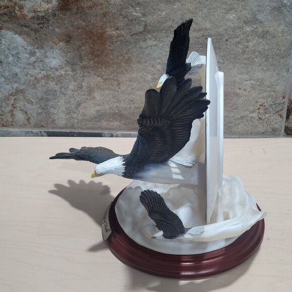 Bradford Exchange Decorative 3D Plate Flying Eagle Figurine On Wings of Faith Be - Picture 12 of 13